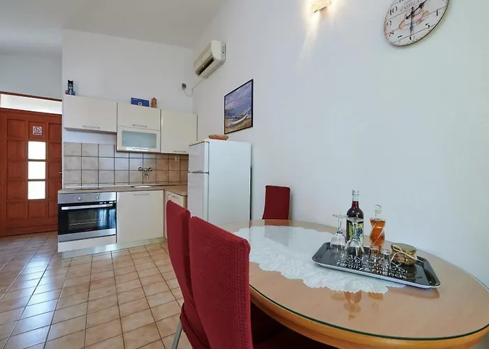 In With Sea View, Balcony, Air Conditioning, W-lan 5055-2 * トロギール